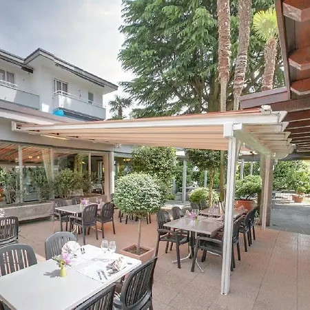 Lodge, Pool & Garden Retreat