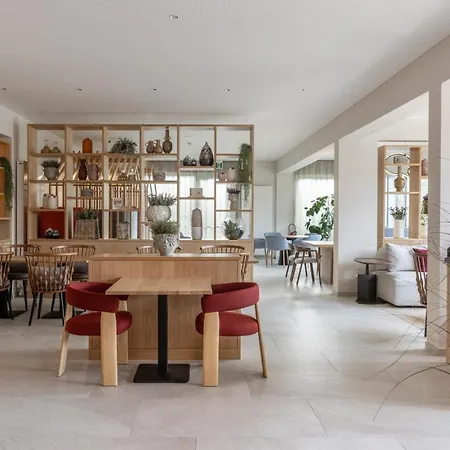 Lodge, Pool & Garden Retreat Отель