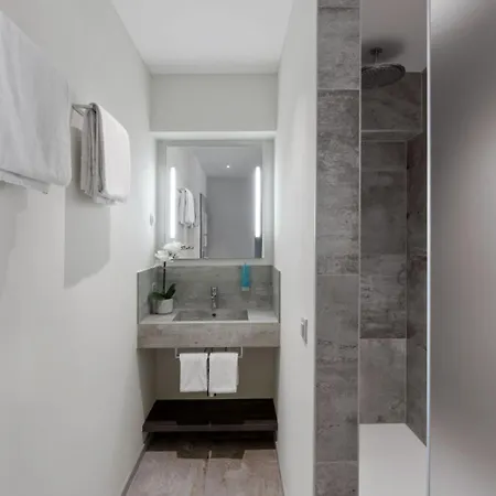 Lodge, Pool & Garden Retreat Отель Аскона